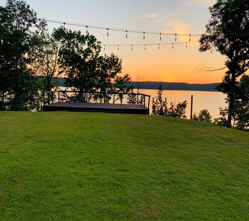 RIVERTON LAKESIDE COTTAGE ON PICKWICK LAKE