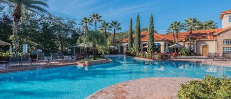 Departamento, varias camas (1361 Tuscana) | Alberca | Alberca al aire libre y alberca climatizada