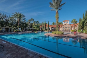 Apartamento, várias camas (1361 Tuscana) | Piscina | Piscina externa, piscina aquecida