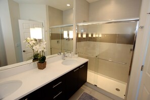 Apartment, Multiple Beds (1533 Dream) | Bathroom | Free toiletries, hair dryer - 1533 Dream (Clermont)