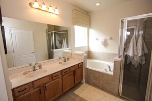 Apartment, Multiple Beds (4072 Solterra) | Bathroom | Free toiletries, hair dryer - 4072 Solterra (Davenport)