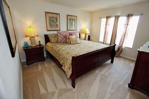 Appartement, Plusieurs lits (2633 Trafalgar Village) | 3 chambres, fer et planche à repasser, accès au Wi-Fi (inclus)