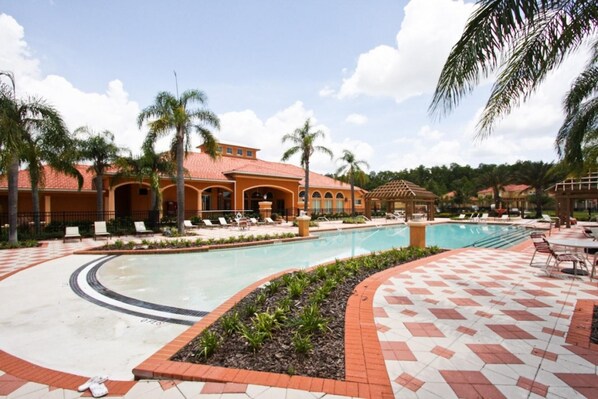 Huoneisto, useita sänkyjä (410 Bella Vida) | Uima-allas | Ulkouima-allas