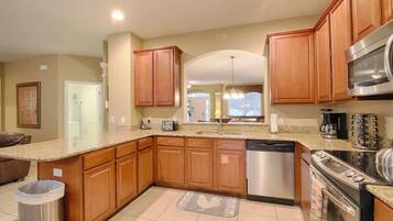 Apartment, Multiple Beds (2540 Windsor Hills) | Private kitchen | Fridge, microwave, stovetop, dishwasher