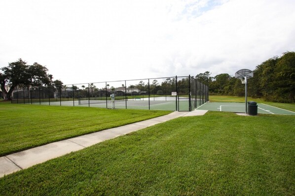 Appartement, plusieurs lits (952 Lake Berkley) | Court de tennis