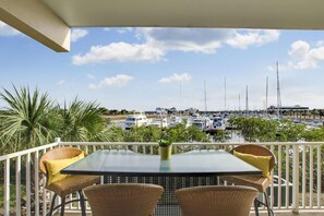 Maison, plusieurs lits (437 Little Harbor) | Balcon