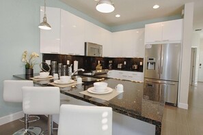 House, Multiple Beds (1507 Dream) | Private kitchen | Fridge, microwave, stovetop, dishwasher