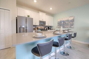 House, Multiple Beds (4815 Storey Lake) | Private kitchen