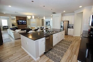 Private kitchen - 3941 Sonoma (Kissimmee)