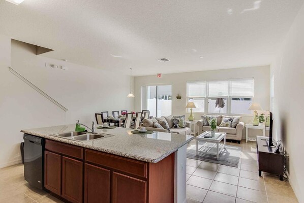 Apartment, Multiple Beds (5114 Compass Bay) | Private kitchen