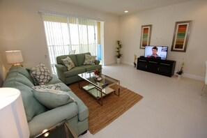 Apartment, Multiple Beds (1521 Dream) | Living room | Flat-screen TV, DVD player - 1521 Dream (Clermont)