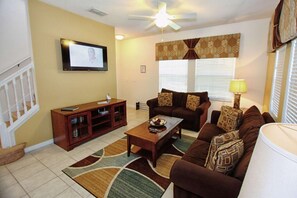 Appartement, plusieurs lits (3031 Encantada) | Salle de séjour | Télévision à écran plat, lecteur de DVD, table de tennis de table