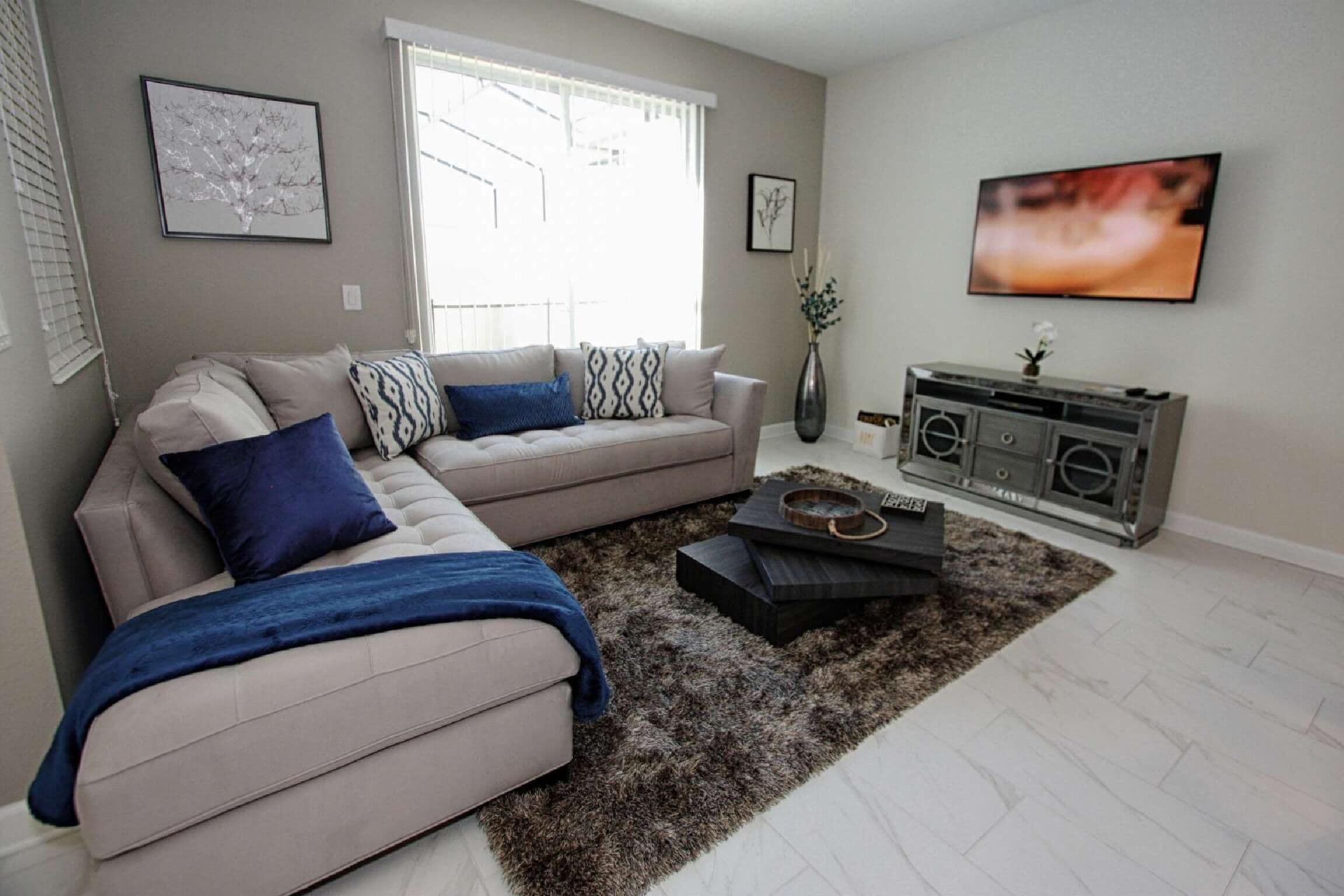 House, Multiple Beds (4888 Storey Lake) | Living room | Flat-screen TV, DVD player