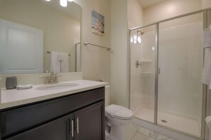 House, Multiple Beds (1566 Champions Gate) | Bathroom | Combined shower/tub, jetted tub, hair dryer