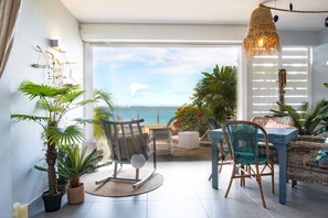 屋外ダイニングエリア