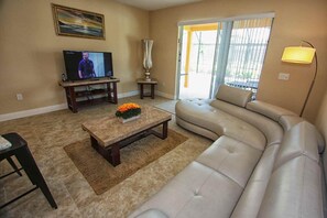 Appartamento, letti multipli (5303 Solterra) | Soggiorno | TV a schermo piatto, lettore DVD