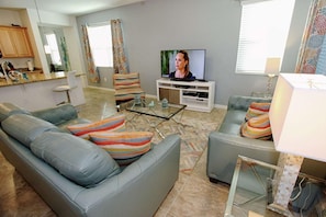 Căn hộ, nhiều giường (3207 Compass Bay) | Phòng khách | TV màn hình phẳng, đầu đĩa DVD