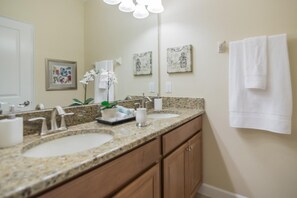 Apartment, Multiple Beds (4882 Storey Lake) | Bathroom