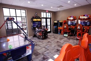 Apartment, Multiple Beds (2054 Windsor at Westside) | Game room