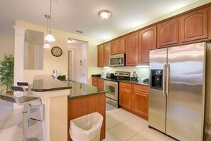 公寓, 多张床 (Vista Cay 4816) | 私人厨房 | 冰箱、微波炉、炉灶、洗碗机