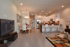 Apartamento, várias camas (17427 Dream) | Sala de estar | TV de tela plana, DVD player