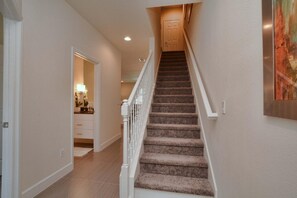 Apartamento, várias camas (17427 Dream) | 3 quartos, escrivaninha, Wi-Fi de cortesia