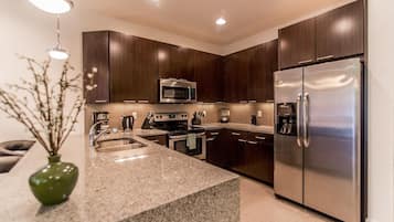 Apartment, Multiple Beds (17530 Dream) | Private kitchen | Fridge, microwave, stovetop, dishwasher