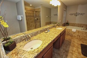 Apartment, Multiple Beds (8965 Paradise) | Bathroom amenities | Jetted tub, free toiletries, hair dryer - 8965 Paradise (Kissimmee)