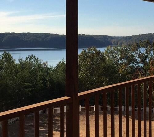 Rustic Cabin overlooking Pickwick Lake