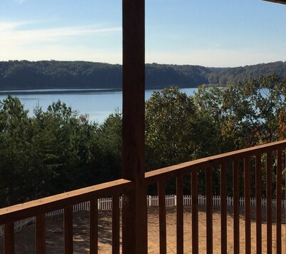 Rustic Cabin overlooking Pickwick Lake