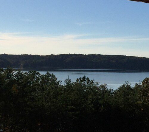Rustic Cabin overlooking Pickwick Lake