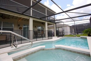 Apartamento, varias camas (1011 West Haven) | Piscina | Una piscina al aire libre