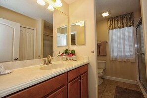 Apartment, Multiple Beds (1011 West Haven) | Bathroom