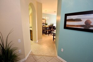 Apartamento, várias camas (7664 Windsor Hills) | Entrada da propriedade