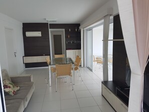 Interior - 3 Bedrooms with Air Conditioning / Wifi / Sea View (Algodoal)