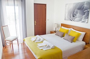 2 quartos, ferros/tábuas de passar roupa, Wi-Fi, roupa de cama