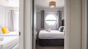 3 slaapkamers, een strijkplank/strijkijzer, reisbedje, wifi