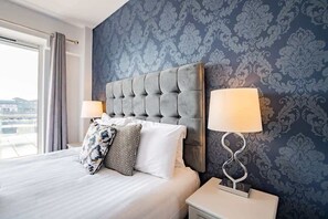 3 habitaciones, tabla de planchar con plancha, cuna de viaje y wifi