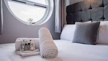 3 bedrooms, iron/ironing board, travel cot, WiFi