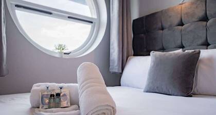 DESIGNER WATERFRONT Duplex de 3 chambres. 6 personnes. Parking inclus