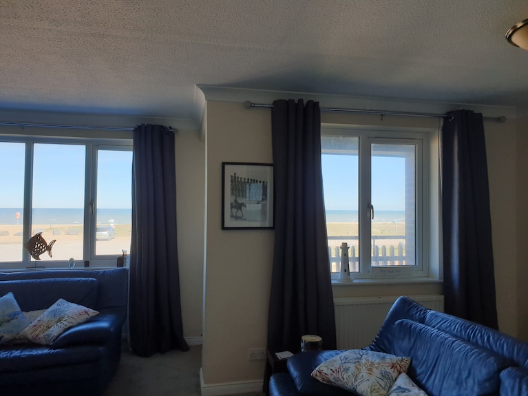 T's Beach House Beautiful Sea Views And Direct Beach Access - Dymchurch