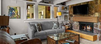 Gorgeous View! Cozy Condo with Mountain Views Near Big Sky Resort & Yellowstone