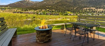 Gorgeous View! Cozy Condo with Mountain Views Near Big Sky Resort & Yellowstone