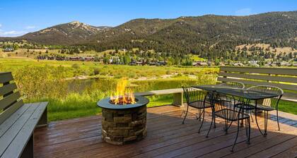 Gorgeous View! Cozy Condo with Mountain Views Near Big Sky Resort & Yellowstone