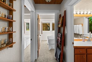 2 chambres, fer et planche à repasser, Wi-Fi, draps fournis