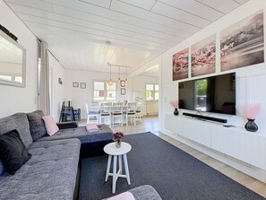 TV - Dorf 4/Haus 10 by Interhome (Kirchheim)
