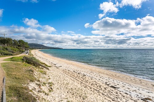 Foreshore Beach House ideal family spot