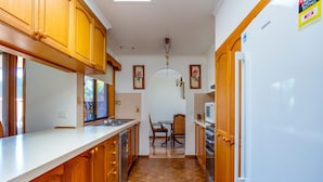 Family House, 2 Bedrooms | Private kitchen | Full-sized fridge, microwave, oven, stovetop - Foreshore Beach House ideal family spot (Dromana)