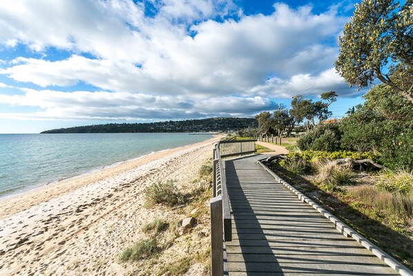 Beach - Foreshore Beach House ideal family spot (Dromana)