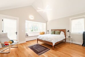 2 camere, una scrivania, ferro/asse da stiro, culla da viaggio